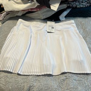 White pleated tennis skirt, halara XL, but fits more like a medium large nwt